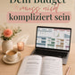 Ardeloa Money System mit geöffnetem Budget-Workbook, Excel-Tool auf einem Laptop und Kaffee auf einem hellen Schreibtisch.